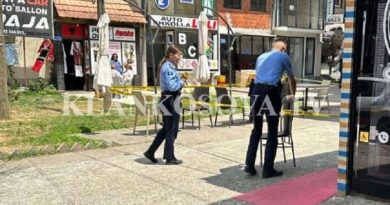 Therje me thikë në qendër të Mitrovicës, Policia izolon zonën