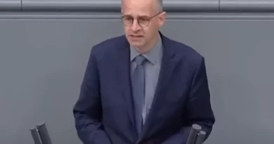 Dridhet Bundestagu, deputeti gjerman: Serbia kreu gjenocid në Kosovë