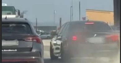 Policia e dënon me 150 euro dhe marrje patenti një grua që tejkaloi me BMW në anën e djathtë