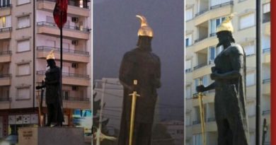 Skandaloze: Lyhet me ngjyrë shtatorja e Skënderbeut në Prizren