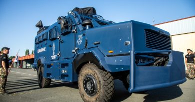 Xhandarmëria franceze, një autoblinde të fuqishme ia vë emrin “Kosovë”