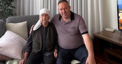 Kryetari i OVL UÇK-së Hysni Gucati viziton familjen e Presidentit Hashim Thaçi.