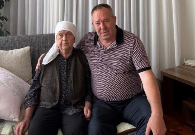 Kryetari i OVL UÇK-së Hysni Gucati viziton familjen e Presidentit Hashim Thaçi.