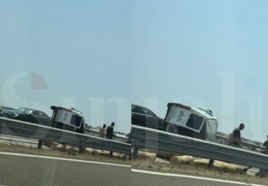 Aksident në autostradën Prishtinë-Ferizaj – rrokulliset një automjet, s’dihet për të lënduar