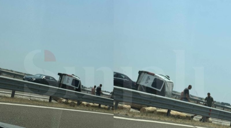 Aksident në autostradën Prishtinë-Ferizaj – rrokulliset një automjet, s’dihet për të lënduar