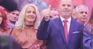 “Nuk është i kapshëm dhe as i shitshëm”: Gruaja e Ramiz Lladrovcit reagon pas vendimit të PDK-së