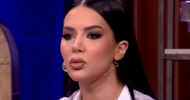 Efi Dhedhes përballet me akuza në rrjete sociale, reagon me ironi ndaj ndjekëses