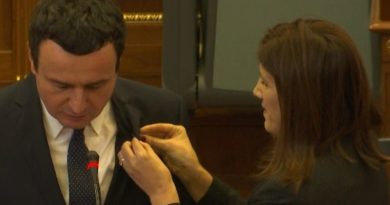 Musliu reagon ndaj Kurtit pas deklaratave për ish-krerët e UÇK-së: Ti je një ndër armiqtë e Kosovës