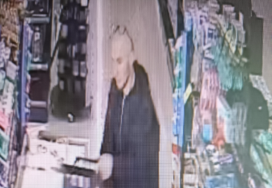 Policia kërkon ndihmën e qytetarëve për kapjen e një të dyshuari për vjedhje