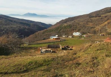 Një person dyshohet se u gjet pa shenja jete në vikendicën e tij në mal