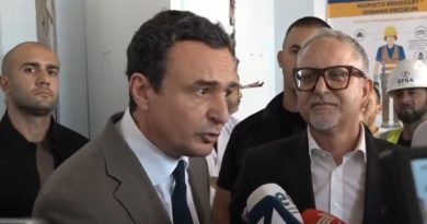 “Tregoni pronarit tuaj” – Kurti ‘kapet’ me gazetaren pasi ministri Vitia u zë ngushtë në pyetje