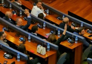 Musliu votoi kundër Bashës: Vota për një përçarës do të quhej tradhti ndaj besimit të mbi 31 mijë votuesve