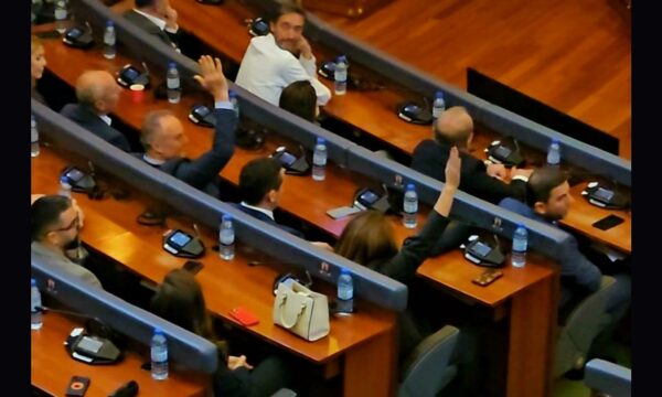 Musliu votoi kundër Bashës: Vota për një përçarës do të quhej tradhti ndaj besimit të mbi 31 mijë votuesve