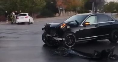 Katër të lënduar në aksidentin mes tri veturave te Qendra e Studentëve në Prishtinë