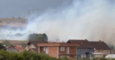 10 persona asfiksohen nga tymi i zjarrit , tre dërgohen në emergjencë
