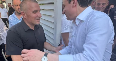 Kurti i shkon në shtëpi biznesmenit që grushtoi punëtorin e tij