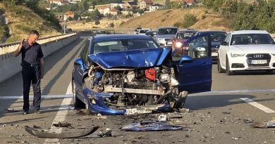 Aksident i rëndë në autostradë, një grua mbetet e lënduar