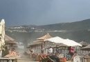 Stuhi me erëra të forta godet plazhet e Vlorës, pushuesit largohen me nxitim