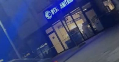 E rëndë: I riu bie nga kati i 8-të i një ndërtese në Skenderaj, 27-vjeçari është në gjendje të rëndë
