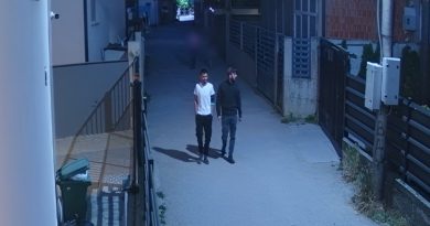 Nëse i shihni këta dy persona lajmërone menjëherë Policinë: Kërkohen për vjedhje të rëndë
