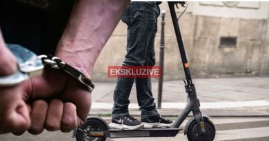 E vodhi trotinetin në vlerë 800 euro në Gjakovë, 19-vjeçari përfundon në pranga