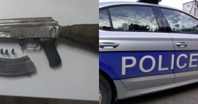 Një person nga Vushtrria dorëzon në Polici 2 kallasha