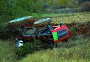 Humb jetën pasi i rrokulliset traktori