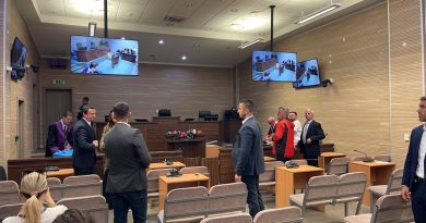 Klinaku dhe Selmani deklarohen të pafajshëm për akuzën se e kanosën Albin Kurtin Klinaku dhe Selmani deklarohen të pafajshëm për akuzën se e kanosën Albin Kurtin