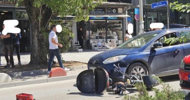 Aksident në “Agim Ramadani”: Përfshihen Motoçikletë dhe Veturë Aksident në “Agim Ramadani”: Përfshihen Motoçikletë dhe Veturë