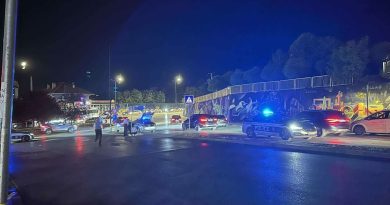 Gjuajtje me armë zjarri në Rrugën B, vetura ikën nga vendi i ngjarjes Gjuajtje me armë zjarri në Rrugën B, vetura ikën nga vendi i ngjarjes