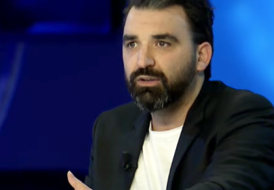 Mehmetaj i reagon Osmanit për fëmijët: Hashim Thaçi e ka pas djalin e mitur kur Kurti dojke me ia martu me çikë të Vuçiqit
