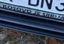 U kap me targat “Kosova është Serbi”, Mali i Zi dënon ushtarin që u arrestua në Deçan