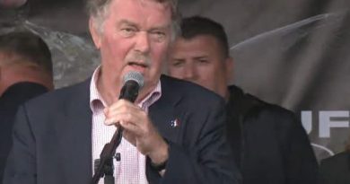 Ish-ambasadori holandez në Kosovë, merr pjesë në protestën në Hagë: UÇK ishte çizma e NATO-s