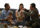 Albin Kurti ua pret flokët dy vogëlushëve, bëhet kumbarë i dy fëmijëve të një aktivisti