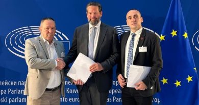 Përfaqësuesit e OVL UÇK-së takohen me eurodeputetin Mandl – ia paraqesin shqetësimet për Specialen