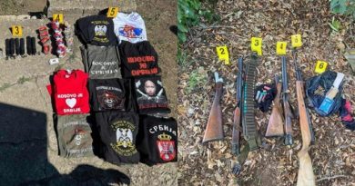Nga armët tek simbolet nacionaliste, krejt çka zbuloi policia në bastisjet e fundit në veri