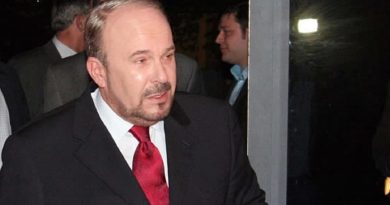 Vdes ish-Kryeministri i Shqipërisë, Fatos Nano