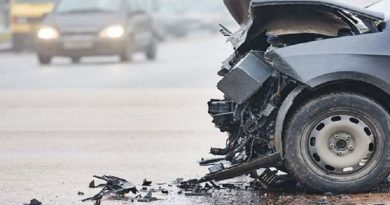 Aksidentohen pesë automjete në afërsi të Komoranit, Policia: Disa persona kanë kërkuar ndihmë mjekësore