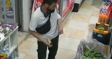 Personi në fotografi po kërkohet nga Policia për vjedhje