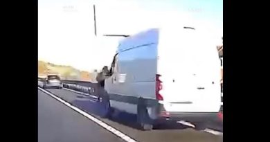 Policia: Rreth 10 mijë euro iu grabitën shoferit të postës në autostradën “Ibrahim Rugova”