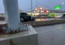 Aksident në afërsi të “Albi Mall”, vetura përfundon mbi mbrojtëse