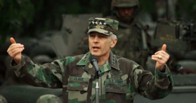 Prokuroria s’e kundërshton pranimin e deklaratës së Wesley Clark në prova materiale