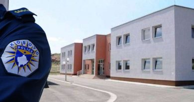 Dhunë në familje në Qendrën e Azilit në Magurë – azilkërkues palestinez sulmon bashkëshorten dhe i thyen telefonin