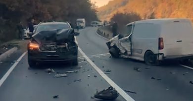 Aksident zingjiror në rrugën Gjilan-Prishtinë, përfshihen katër automjete