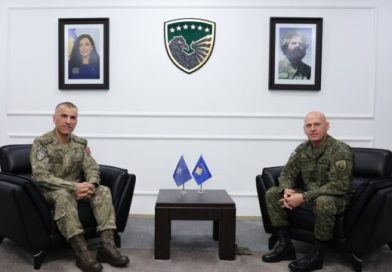 Jashari pret në takim lamtumirës zëvendëskomandantin e KFOR-it