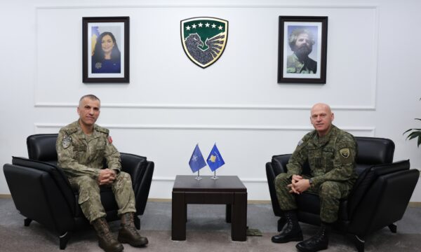 Jashari pret në takim lamtumirës zëvendëskomandantin e KFOR-it