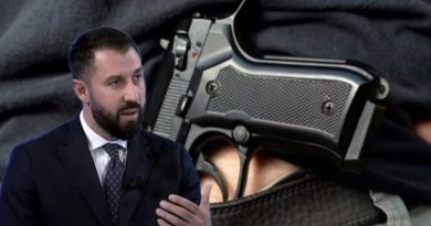 Ministri “mangup” i Kurtit vendosi dorën në armë -Për çka po hetohet Elbert Krasniqi?