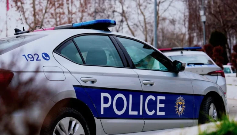 Hajnat “tmerrojnë” një shtëpi, vjedhin para e stoli ari Hajnat “tmerrojnë” një shtëpi, vjedhin para e stoli ari