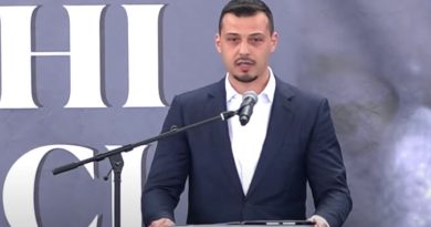 Djali i Thaçit reagon pas dorëheqjes së Memli Krasniqit