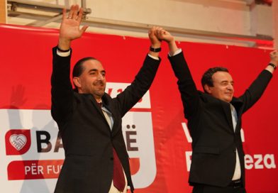 Pushteti i VV-së në Fushë Kosovë e zgjedh kryesuesin e Kuvendit edhe me votën e Listës Serbe Pushteti i VV-së në Fushë Kosovë e zgjedh kryesuesin e Kuvendit edhe me votën e Listës Serbe